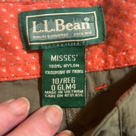 L.L. BEAN Women's Green Nylon Convertible Zip Pants/Shorts Size 10 Hiking Camp - Picture 7 of 9